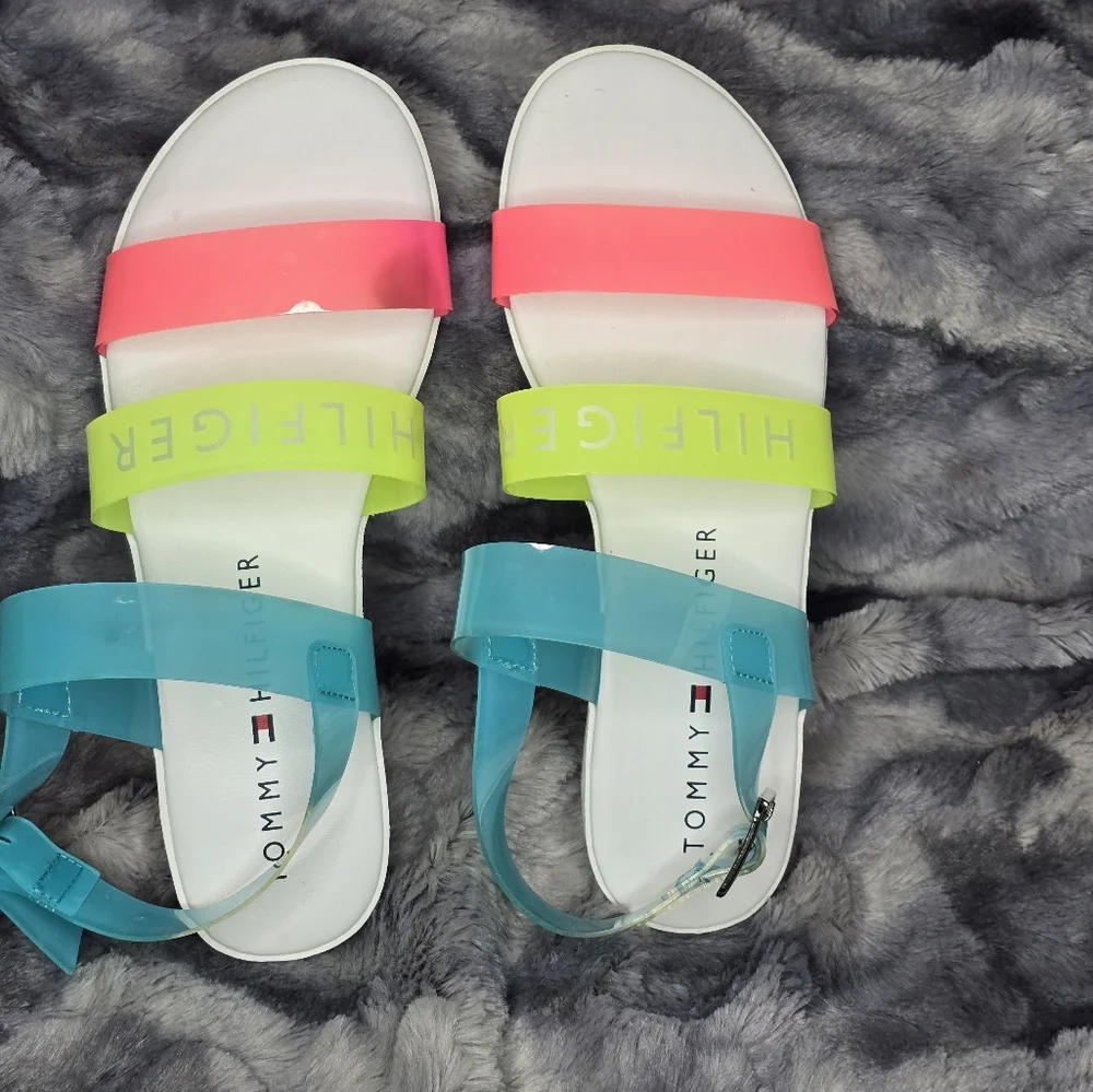 NWOT Tommy Hilfiger Girl's Kids' Ralana II Flat Sandal Size 5‎